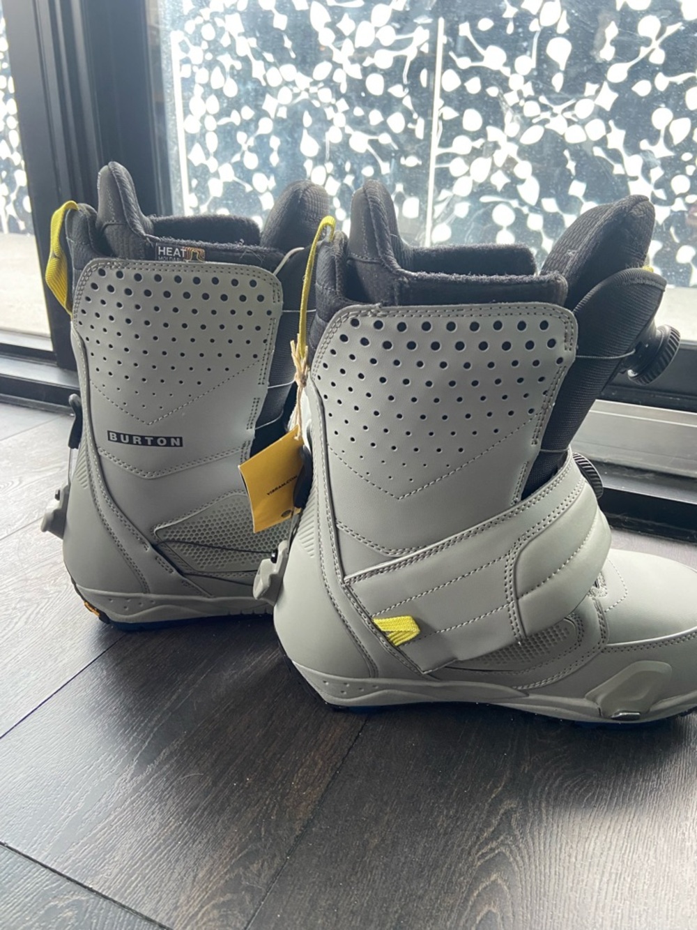 Burton Kids Snowboard Boots Photon 50 in Gray and Black - Picture 3 of 6